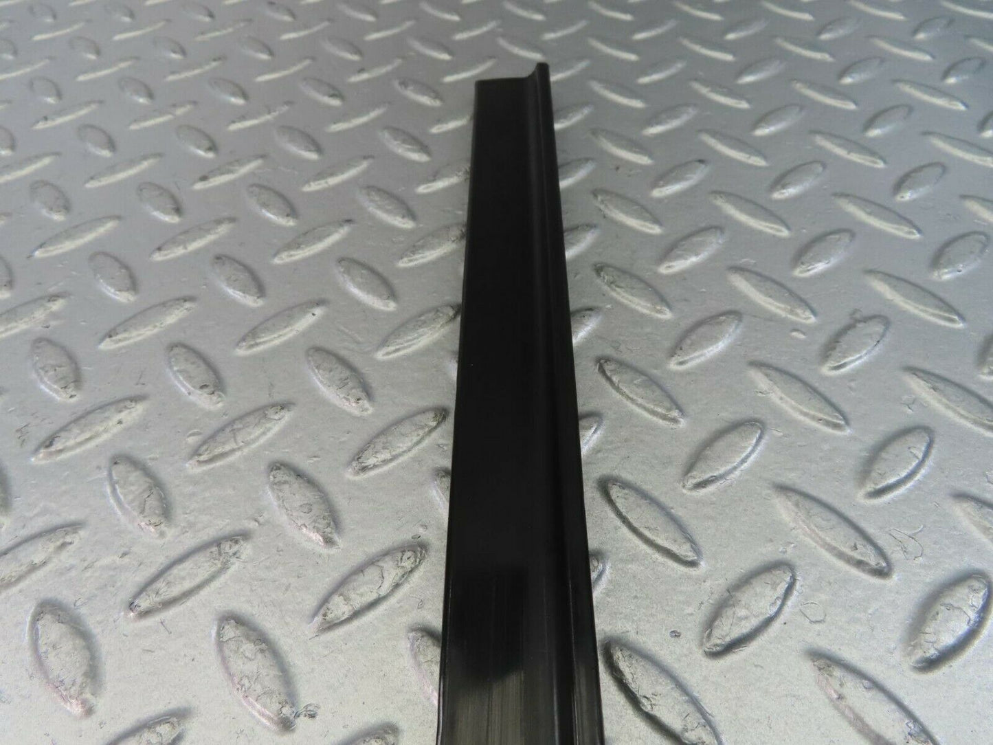 10676 Mercedes-Benz W123 230E Right Seat Belt Runner With Cover