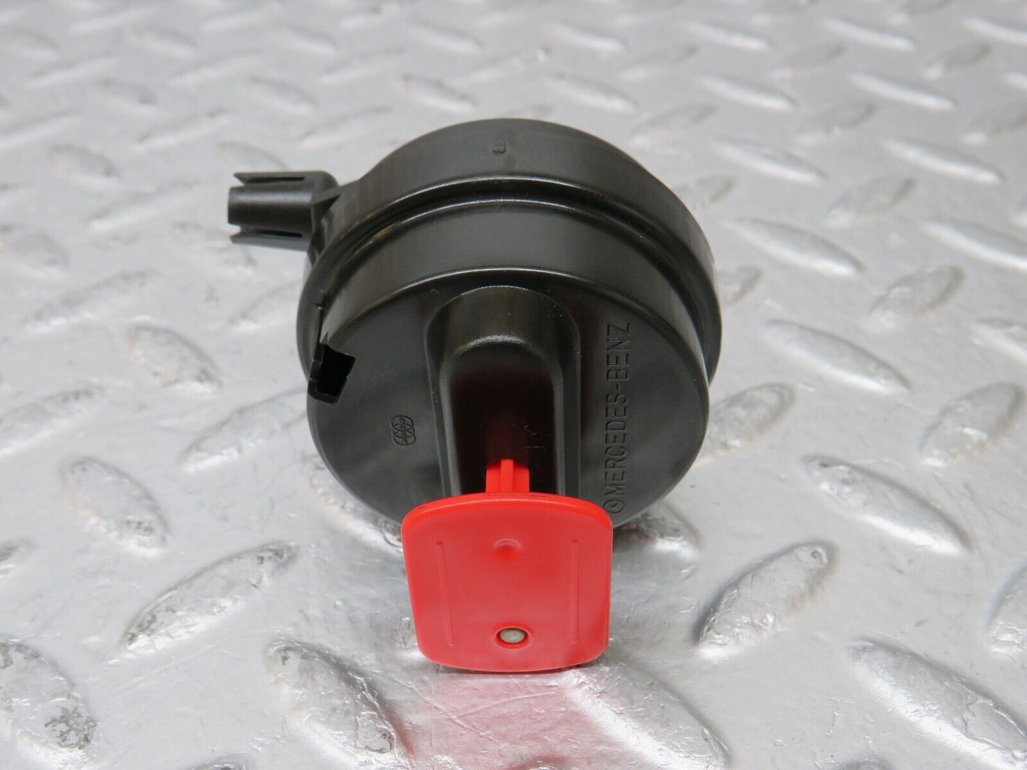 34895 Mercedes-Benz W210 320E Fuel Tank Flap Cap Vacuum Actuator