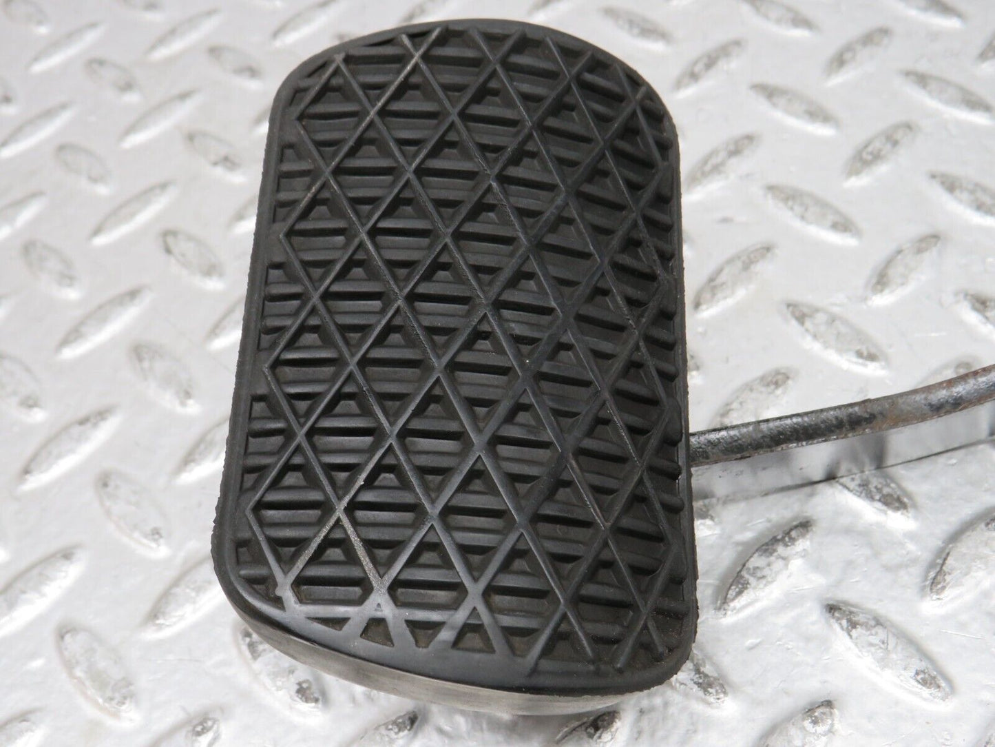 28597 Mercedes-Benz W123 230E Brake Pedal With Rubber 1232910082