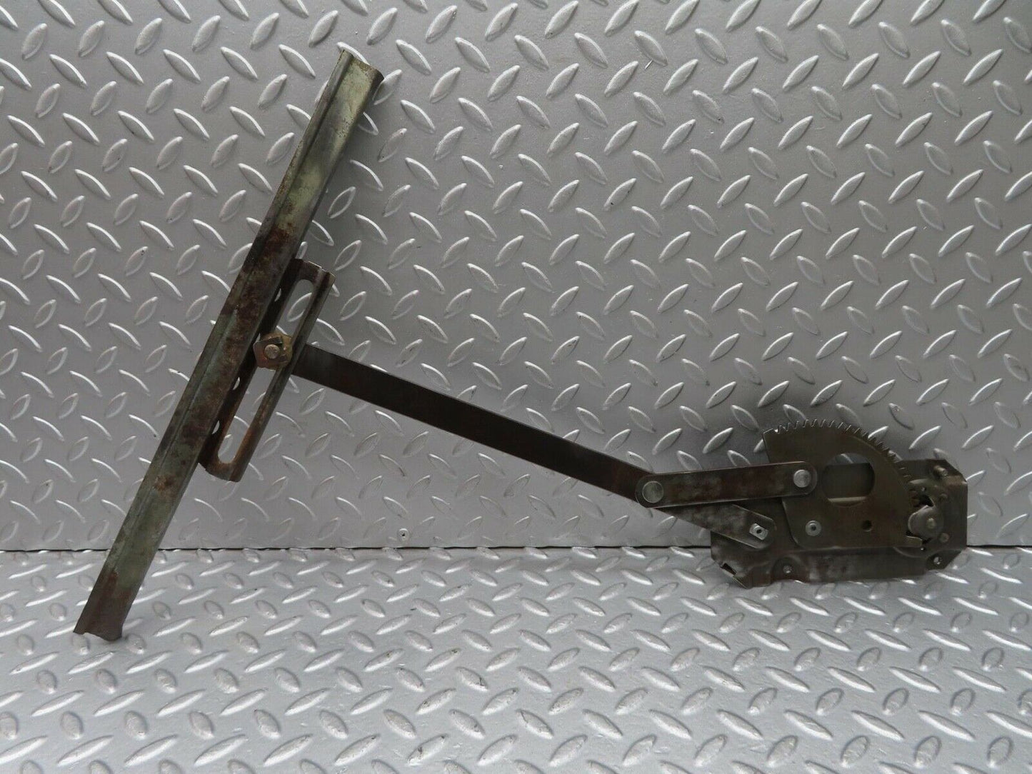 13034 Mercedes-Benz W111 220S Front Right Manual Window Regulator