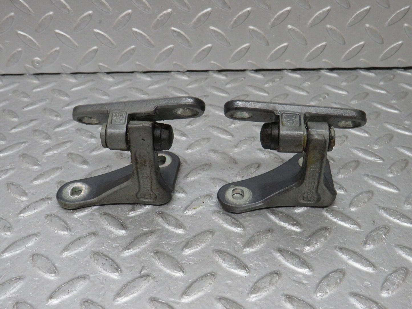35267 Mercedes-Benz W221 Front Left Door Hinge
