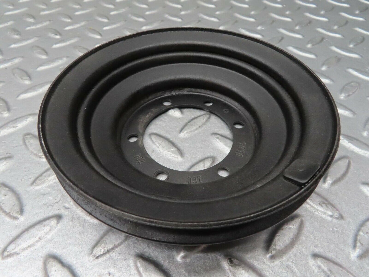 13616 Mercedes-Benz W123 200 Crankshaft Pulley 1020320404