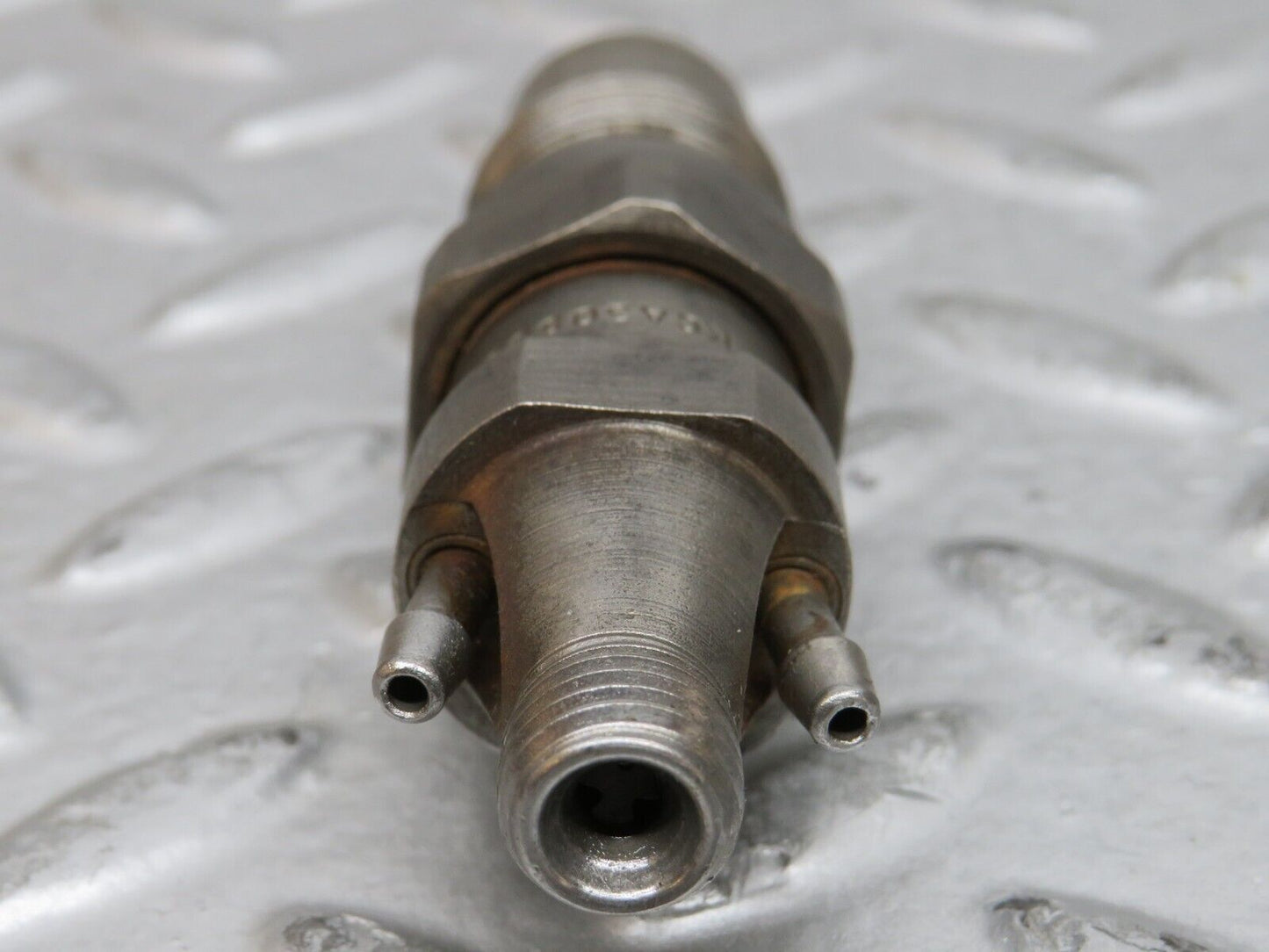 28502 Mercedes-Benz S123 240D Wagon Fuel Injector Bosch KCA30S35/4