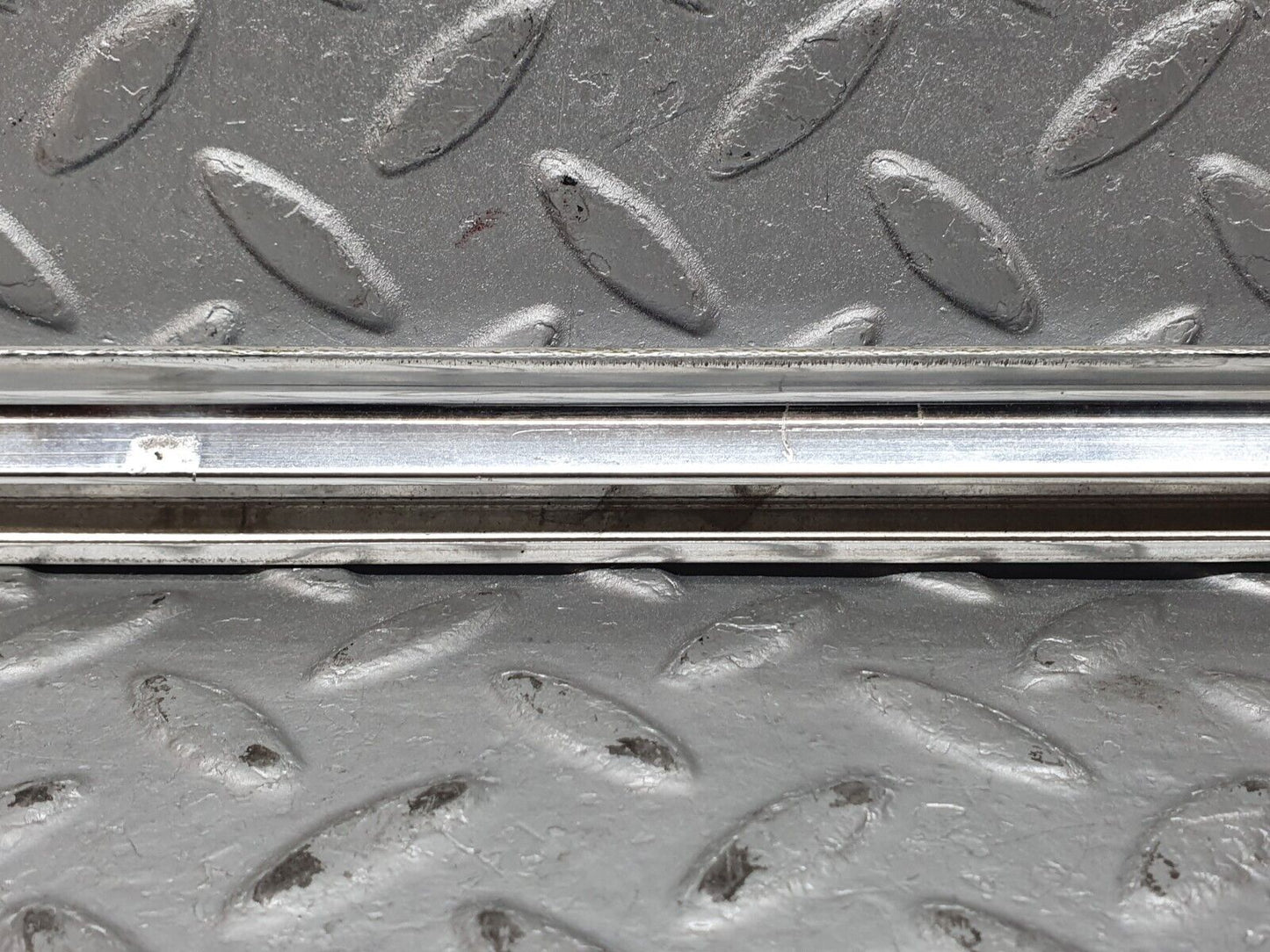 41190 Mercedes-Benz W126 300SE Front Left Door Chrome Moulding Trim