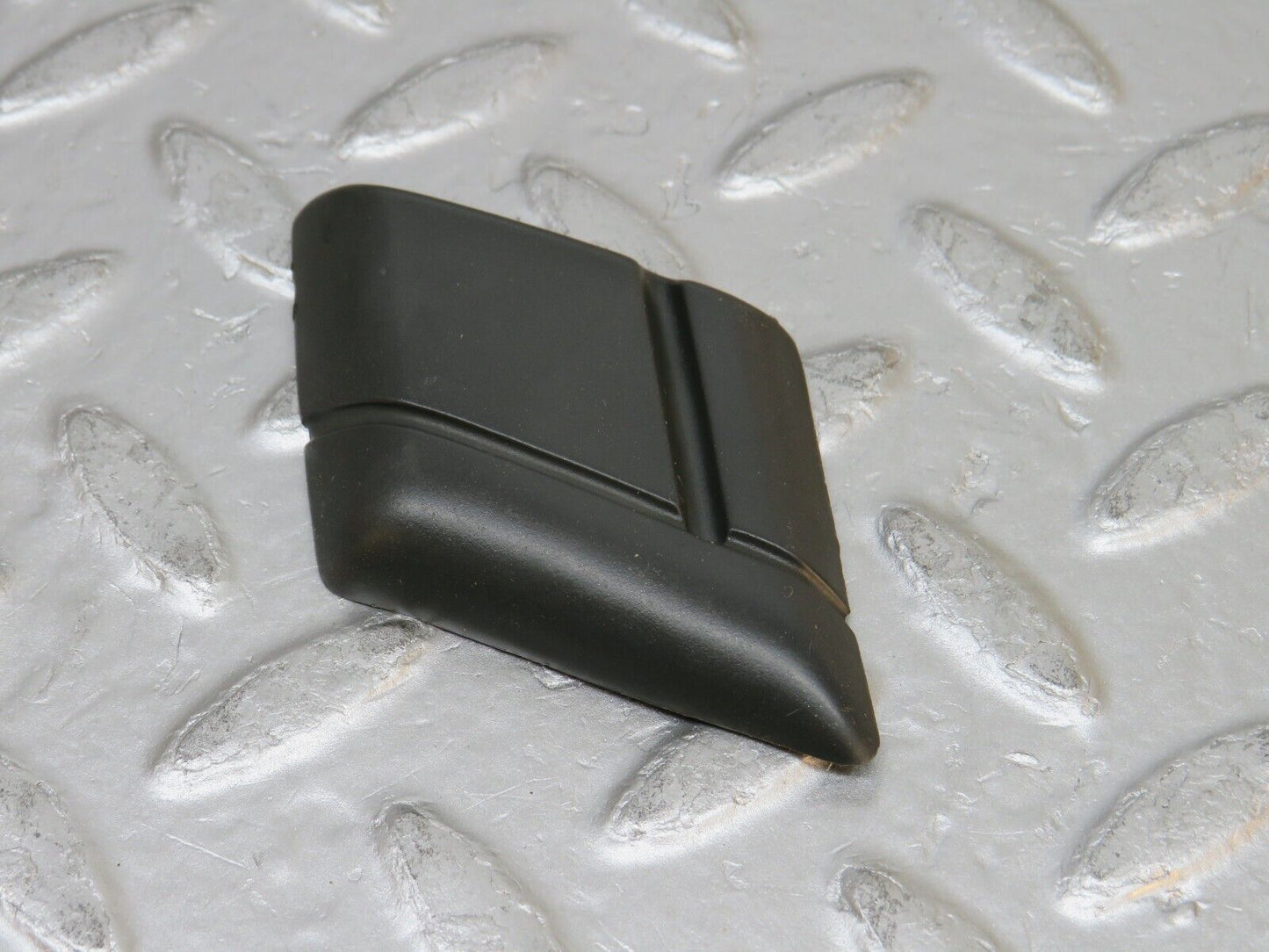 32413 Mercedes-Benz S124 300TE Wagon Rear Left Fender Wing Centre Moulding Trim