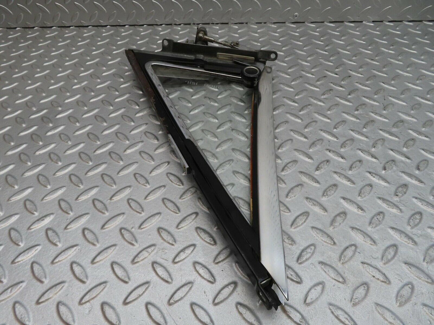 12322 Mercedes-Benz W108 280SE 3.5 Front Left Quarter Window Glass