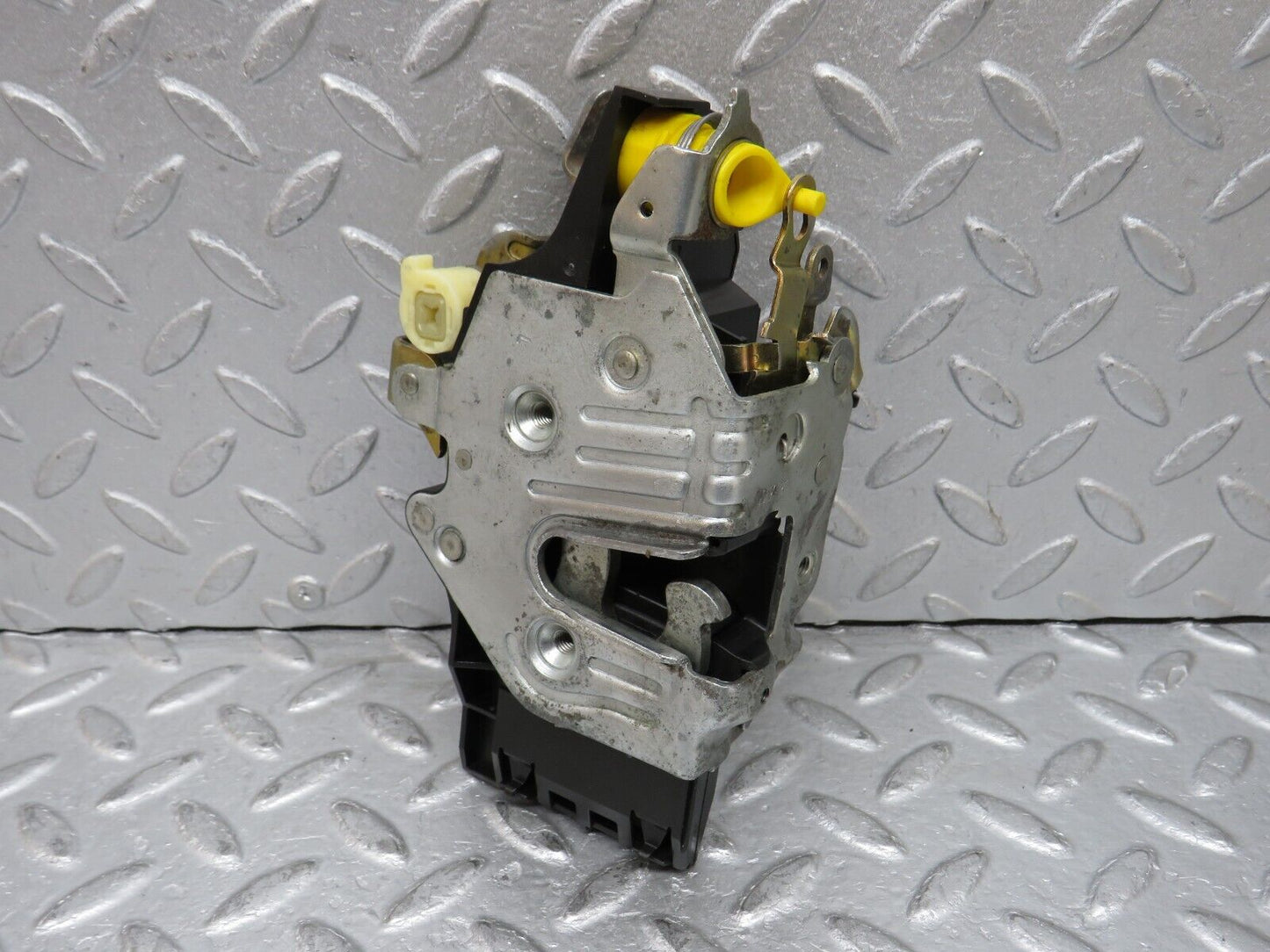37809 Mercedes-Benz A124 320E Cabriolet Left Door Lock Mechanism 1248213551