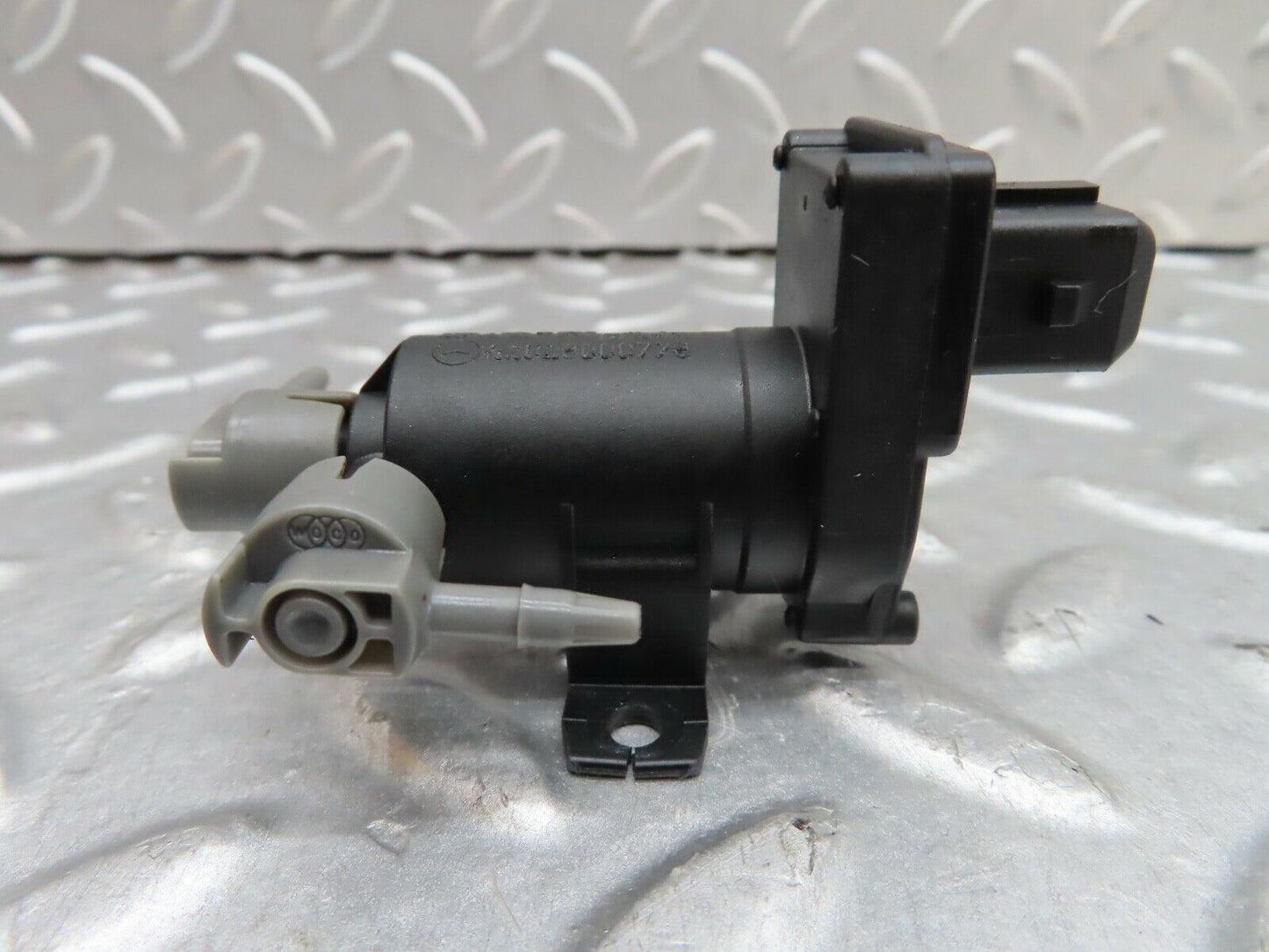19372 Mercedes-Benz C140 CL420 Coupe Vacuum Valve 2028000778
