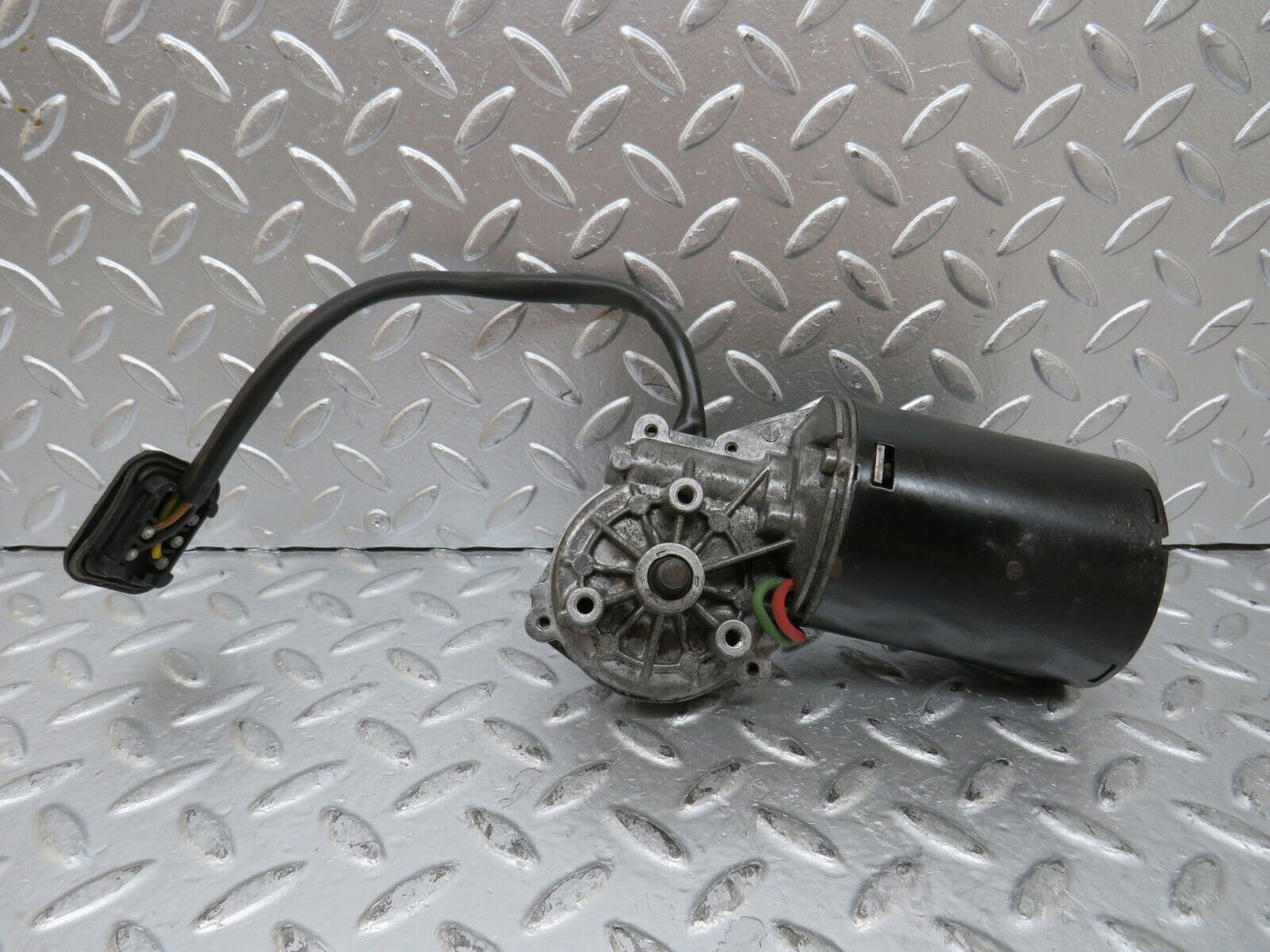 26330 Mercedes-Benz W116 450SE Wiper Motor Bosch 0390341077
