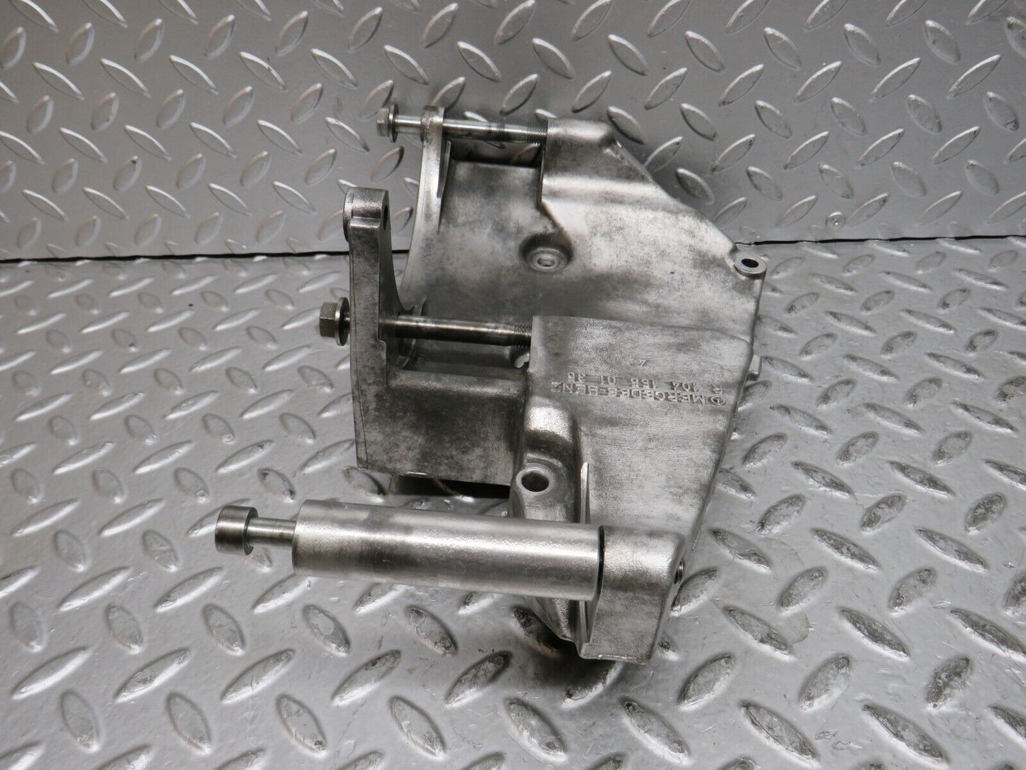 29028 Mercedes-Benz C124 320CE Coupe Alternator Generator Bracket 1041550135