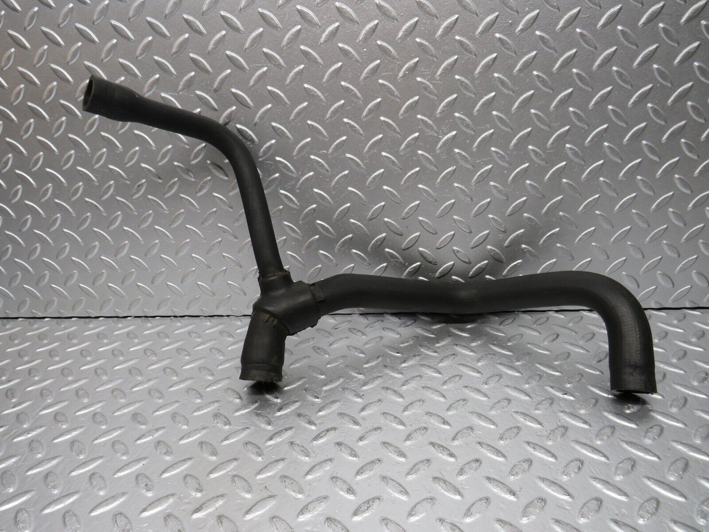 30855 Mercedes-Benz W201 190E 2.0L Radiator Hose 2015014082