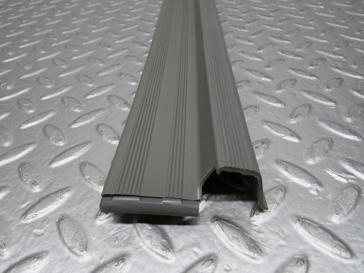 32318 Mercedes-Benz S124 300TE Wagon Rear Right Door Sill Trim