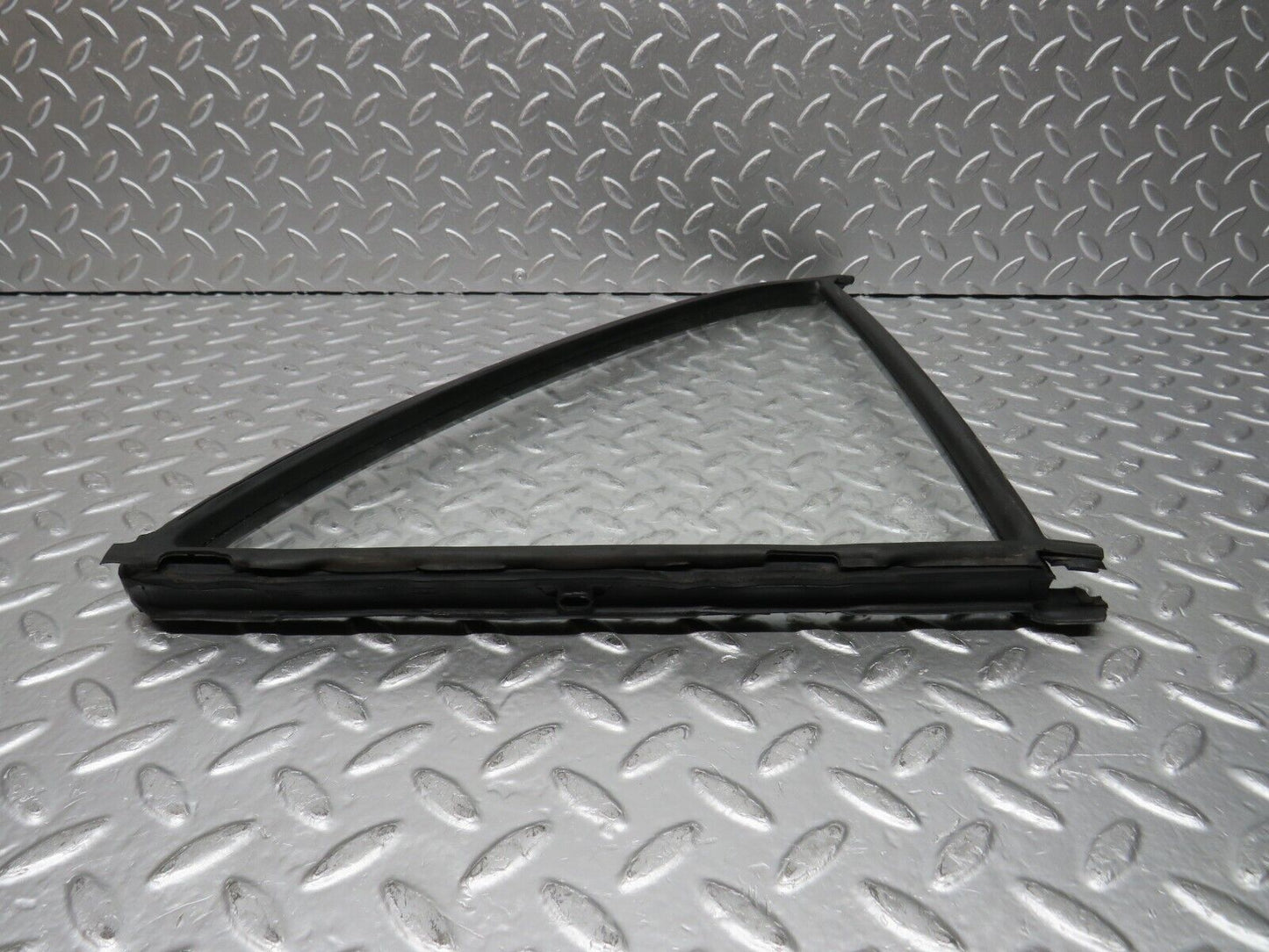 31094 Mercedes-Benz W123 200D Rear Right Quarter Window  1237350224