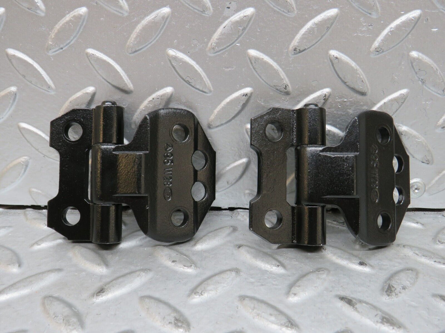 29132 Mercedes-Benz C124 320CE Coupe Left Door Hinge Pair