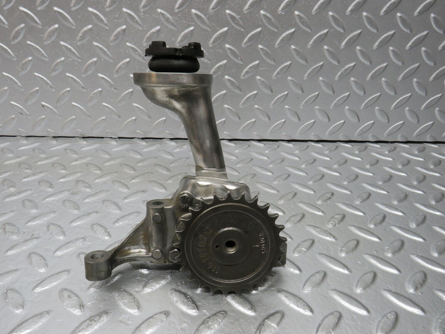 32957 Mercedes-Benz C107 R107 450 V8 Oil Pump & Sprocket 1161810212 1161800502