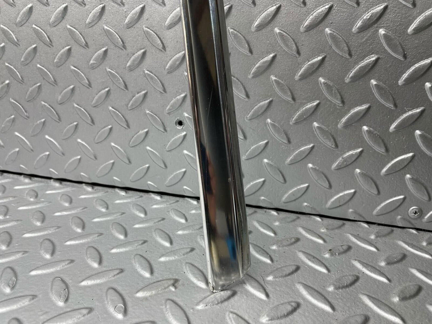 40520 Mercedes-Benz W108 Rear Windscreen Chrome Frame