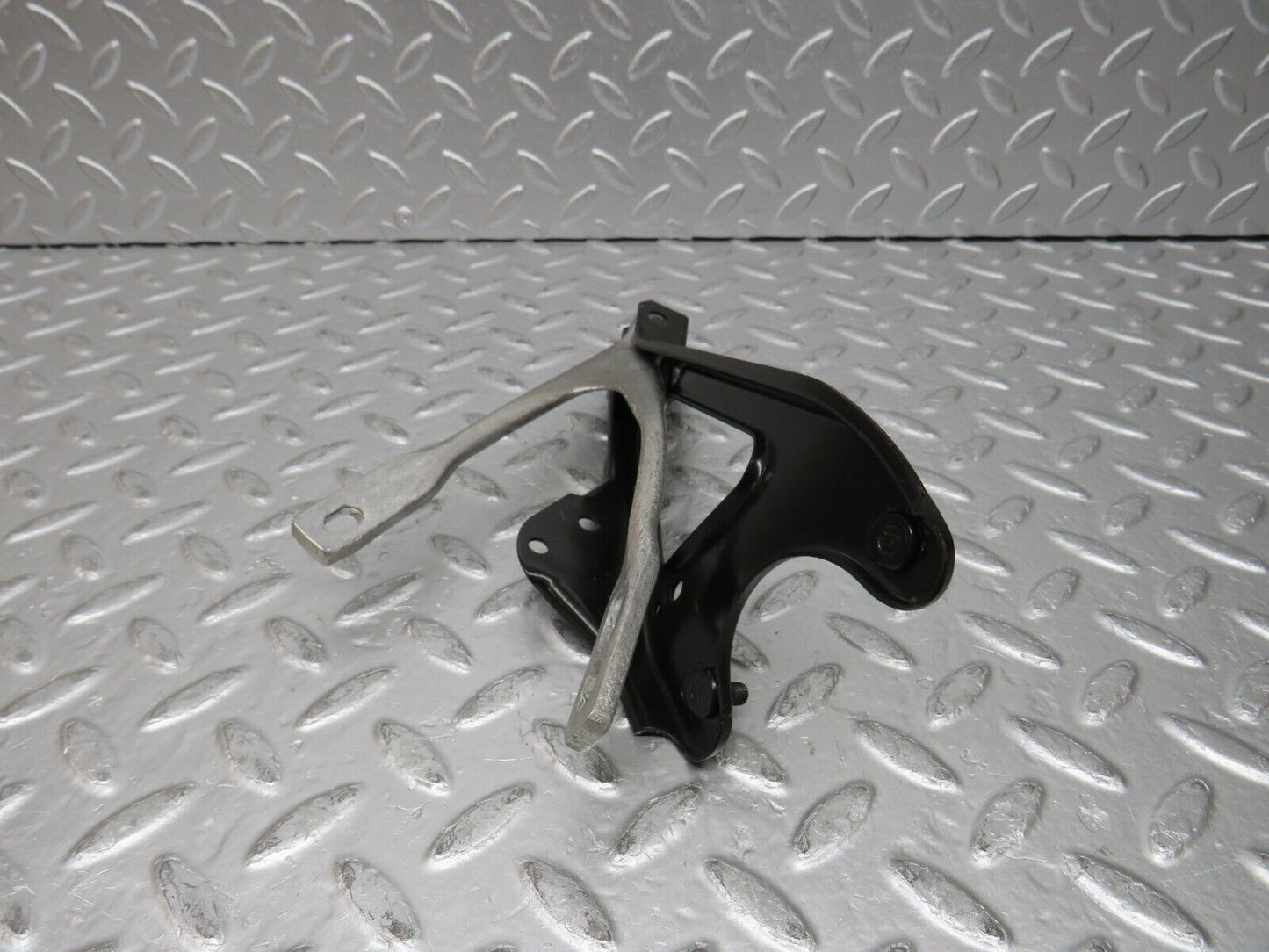31737 Mercedes-Benz W201 190LE 1.8L Steering Column Bracket
