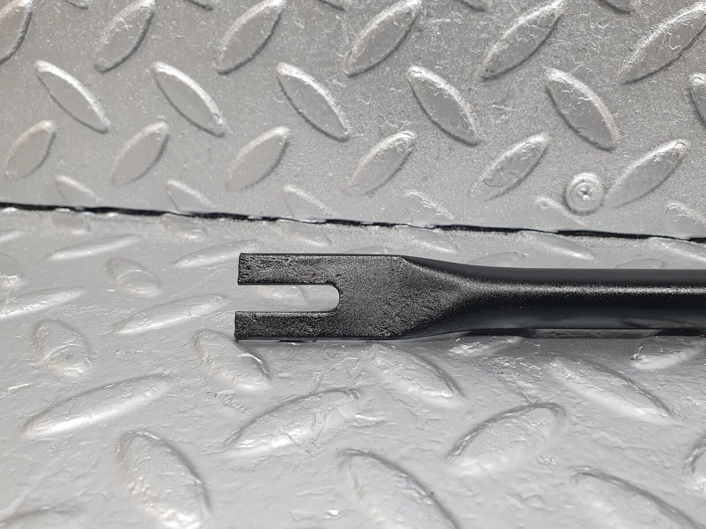 43579 Mercedes-Benz C126 380SEC Coupe Horn Bracket