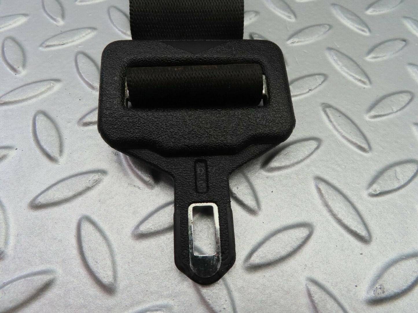 6778 Mercedes-Benz S124 E220 Wagon Rear Middle Seat Belt Assembly Buckle