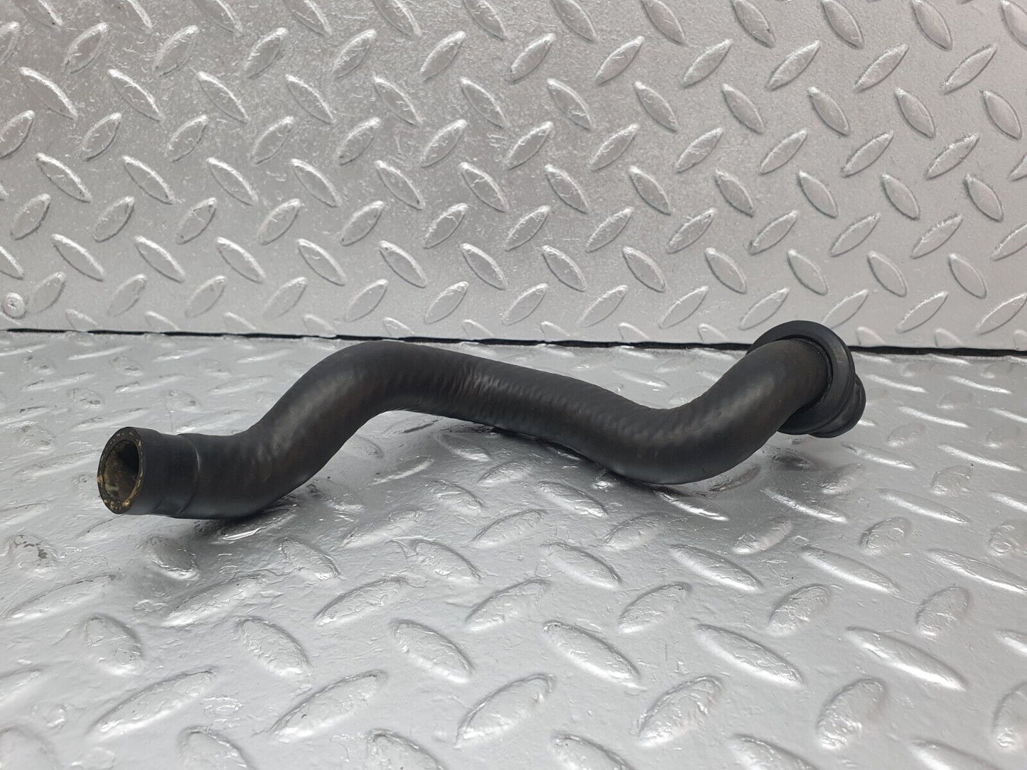 43682 Mercedes-Benz C126 380SEC Coupe Heater Hose Pipe 1268321094