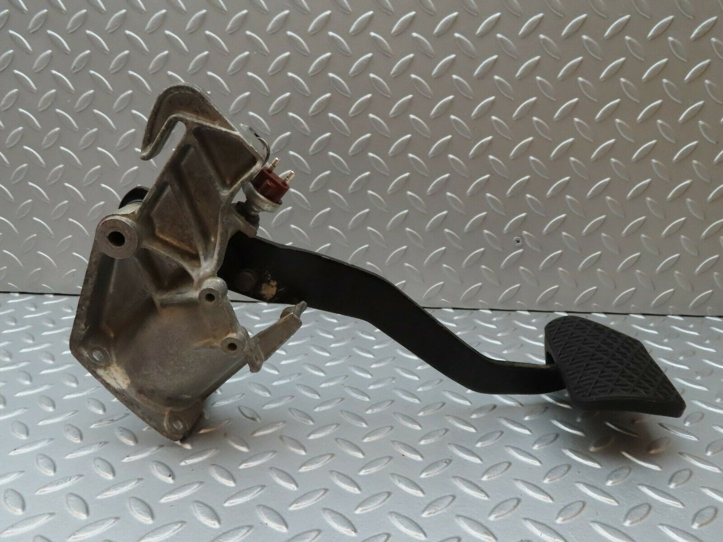 4349 Mercedes-Benz W123 230E Brake Pedal Assembly 1232900219