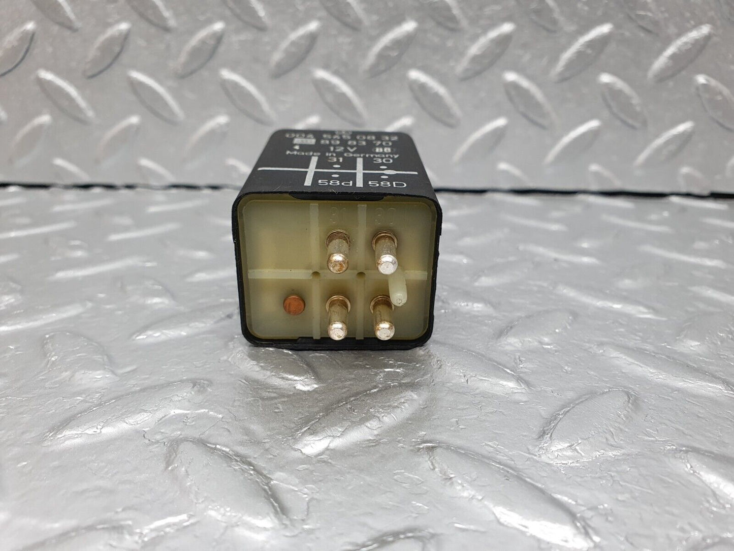 41637 Mercedes-Benz W124 200E Instrument Cluster Light Relay 0045450832