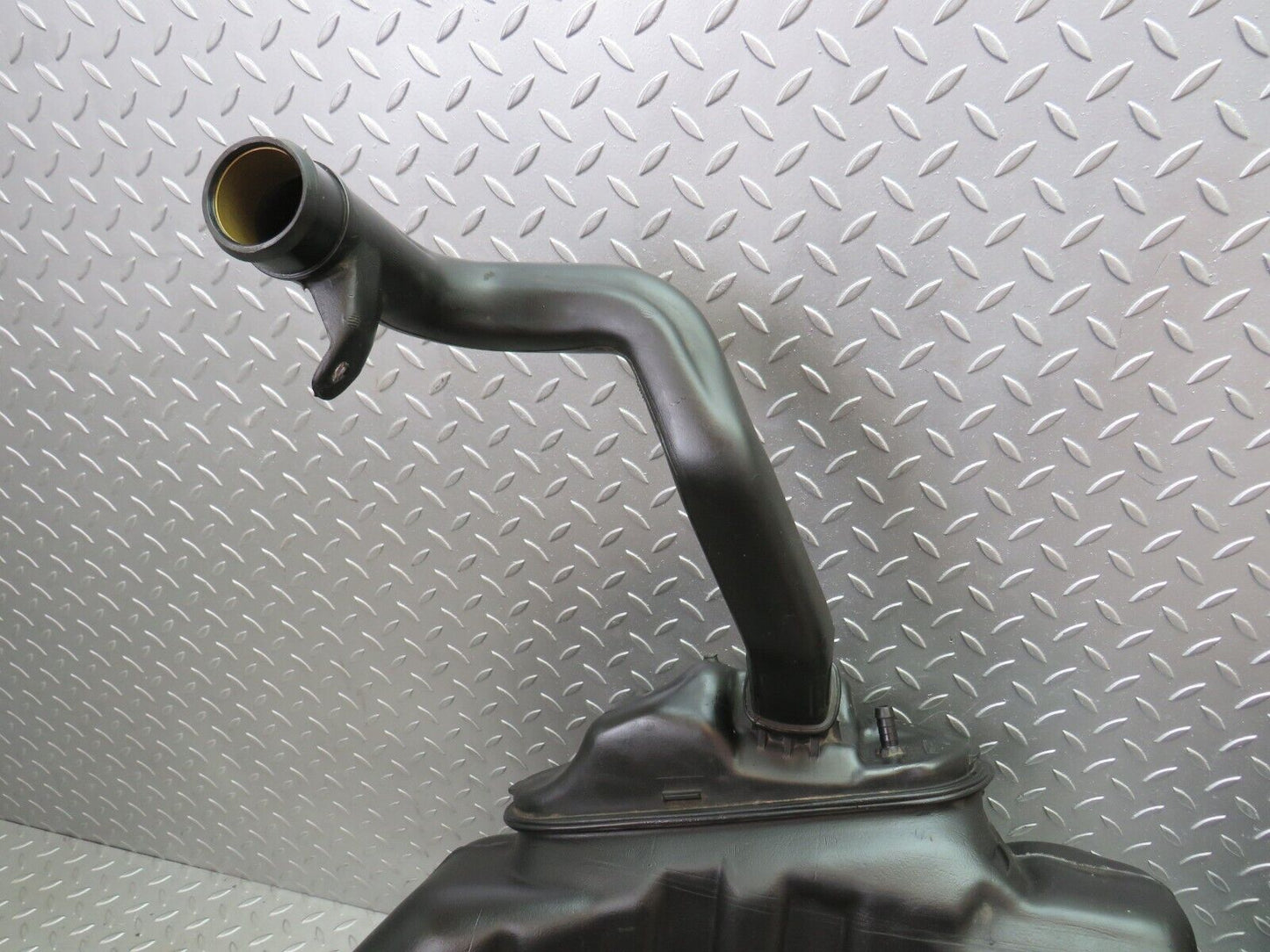 33519 Mercedes-Benz W202 C180 Fuel Tank Plastic 2024704701