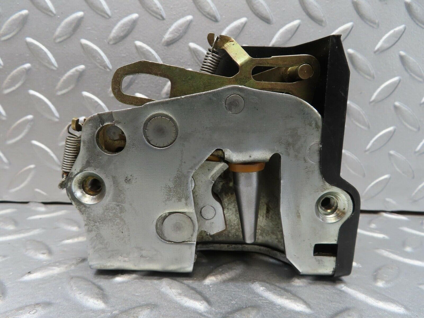 14263 Mercedes-Benz W116 350SE Front Left Door Lock Mechanism