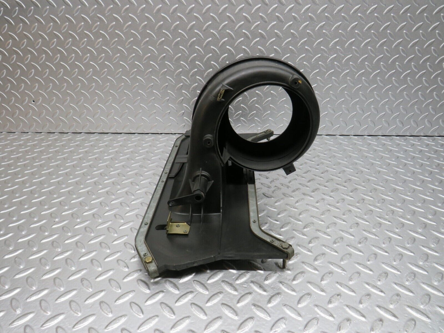 31647 Mercedes-Benz W201 190LE 1.8L Heater Blower Housing Behr 91.484.52.017