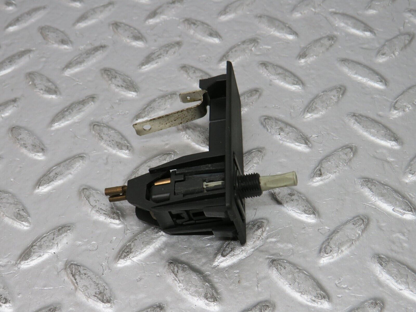 31781 Mercedes-Benz W201 190LE 1.8L Trunk Boot Light Switch 2018201211