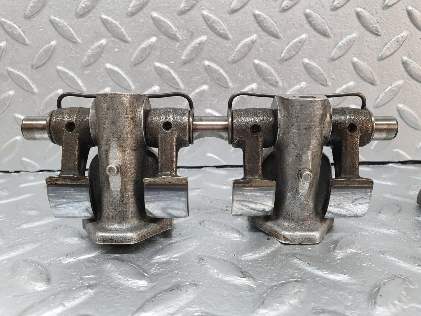 40868 Mercedes-Benz W123 240D Camshaft Rocker Arms 6160550010