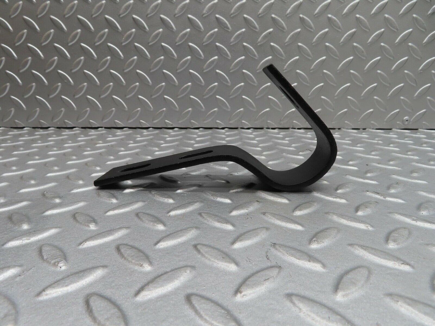 12281 Mercedes-Benz W108 280SE 3.5 Front Bumper Bracket