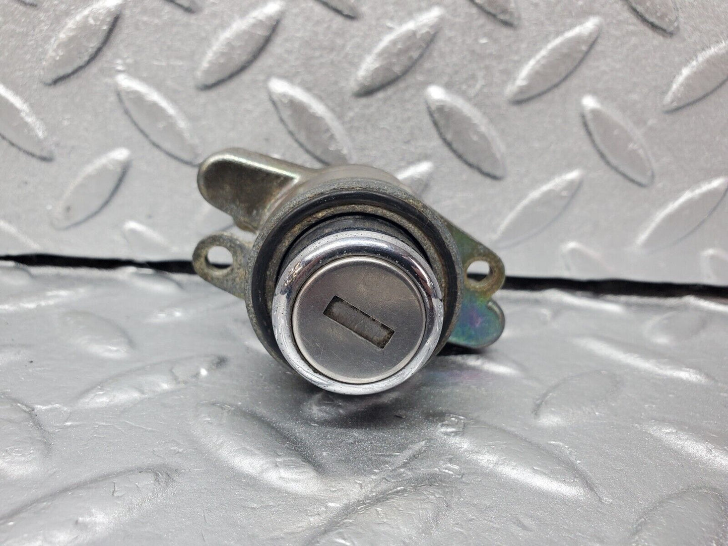 45640 Mercedes-Benz W126 420SE Trunk Lock With Key