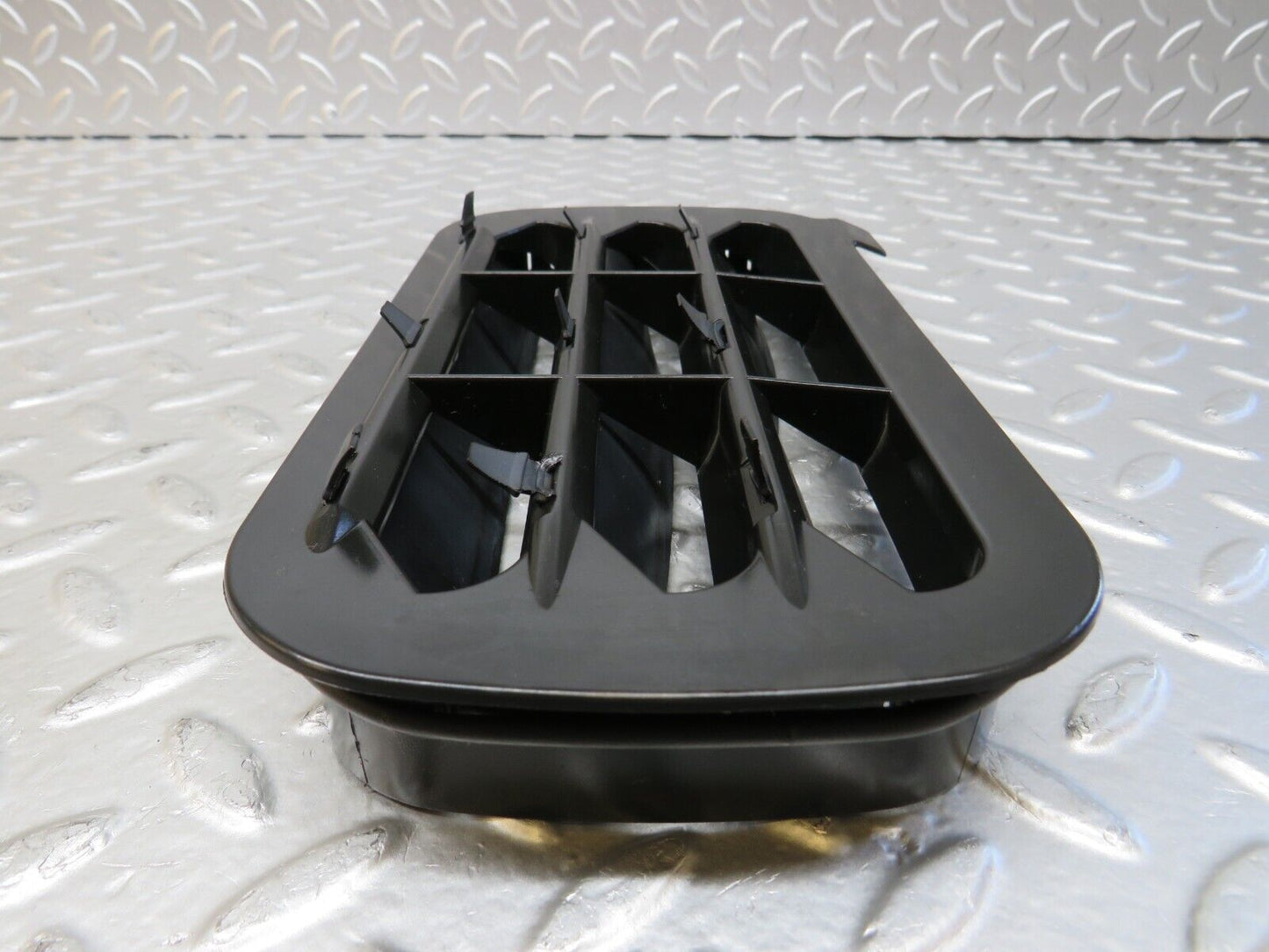 25728 Mercedes-Benz W124 280E Rear Air Intake Vent Left 1248370230