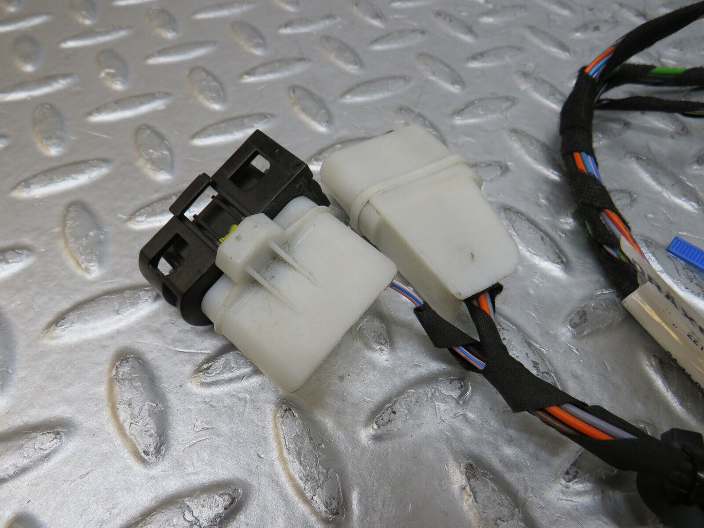 35216 Mercedes-Benz W221 Front Left Door Wire Harness 2214401213