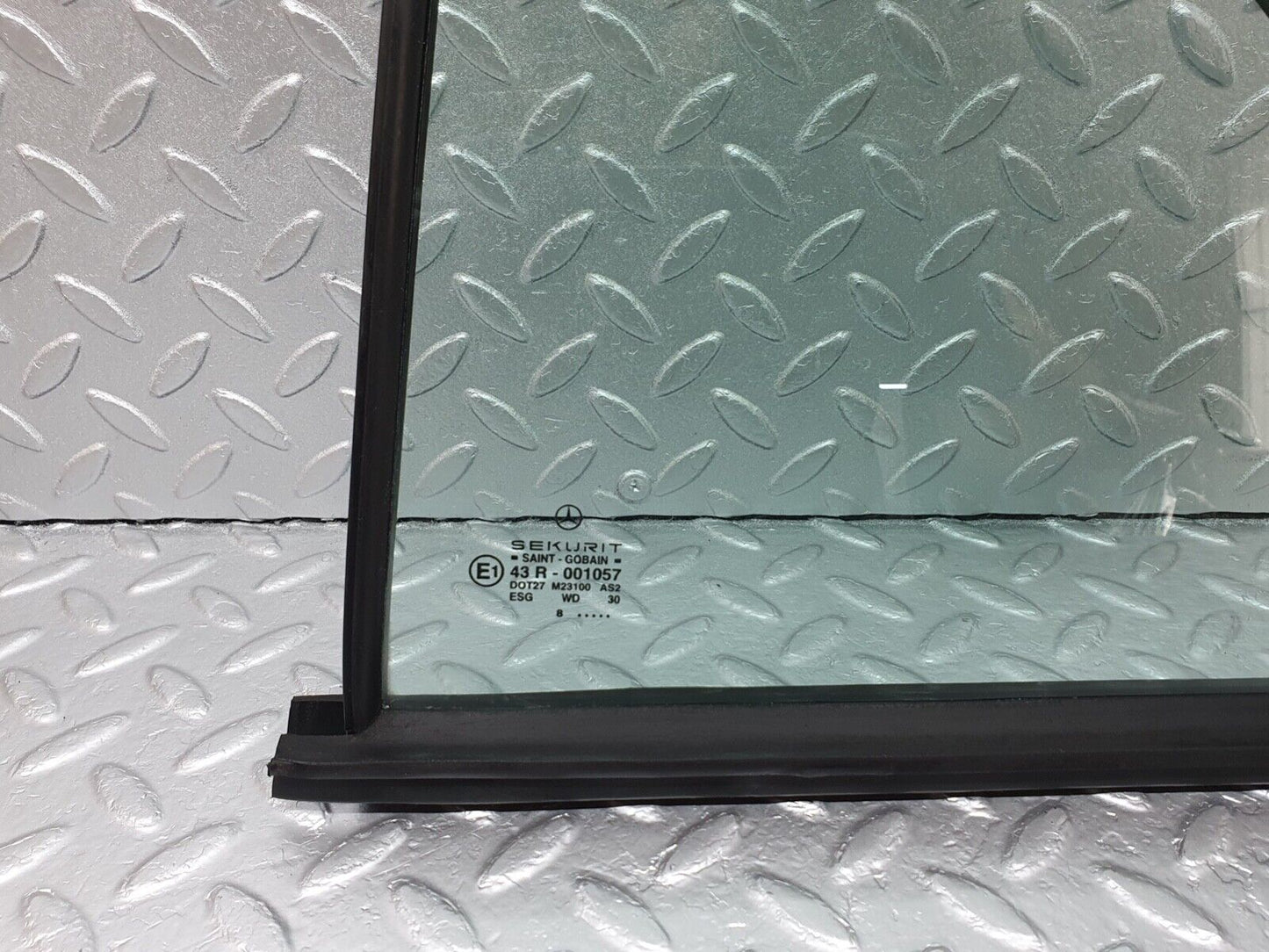 41997 Mercedes-Benz W202 C200 Rear Left Quarter Window Glass 2027350127