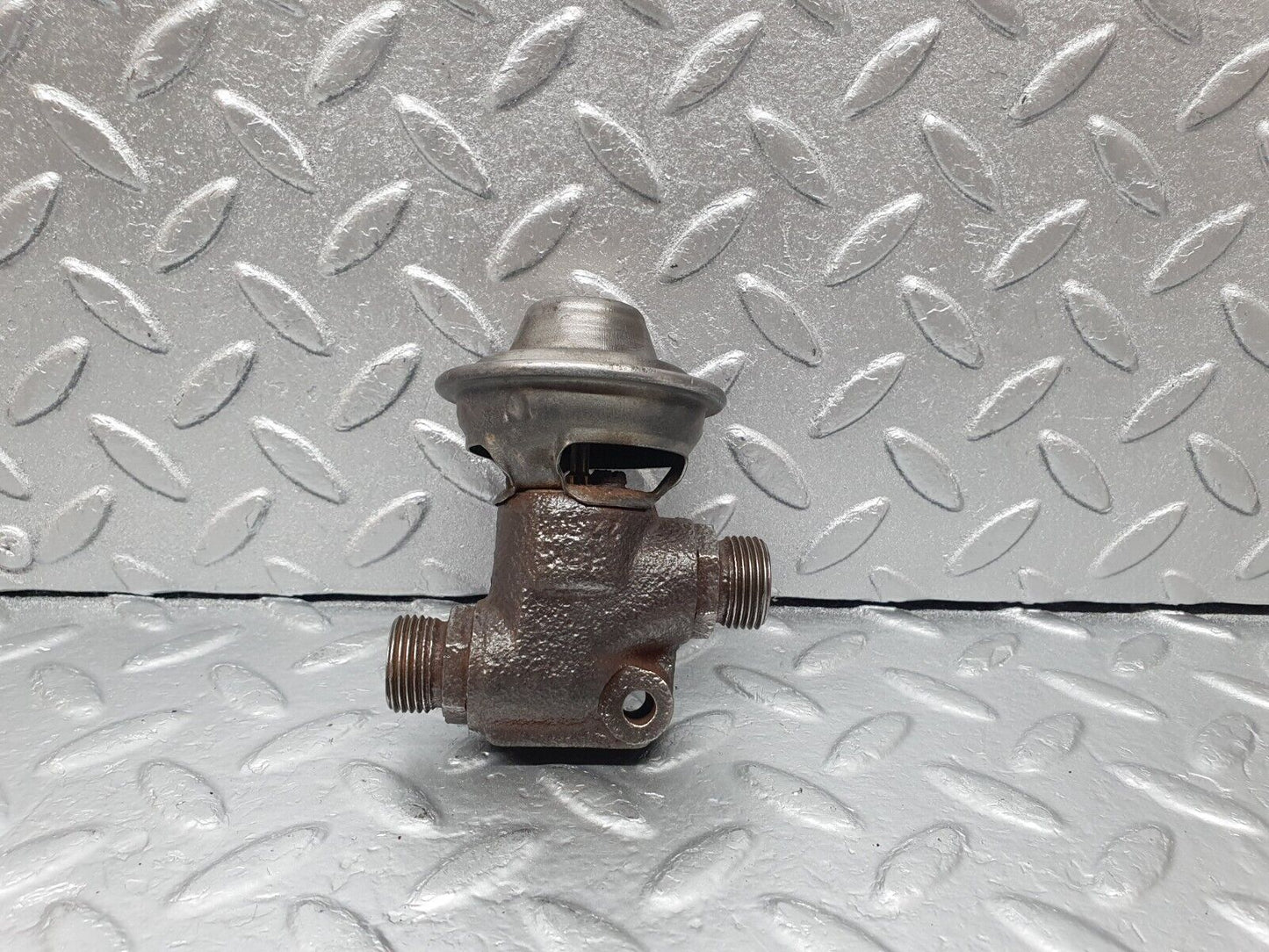 43527 Mercedes-Benz C126 380SEC Coupe Exhaust Gas Recirculation Valve EGR 0001408160