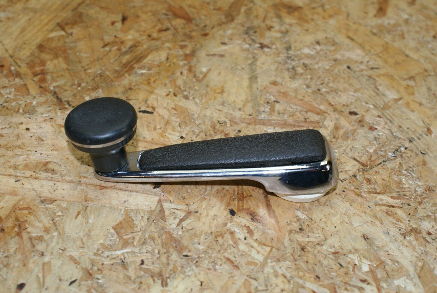 2443 Mercedes-Benz W123 280E Window Lifter Crank