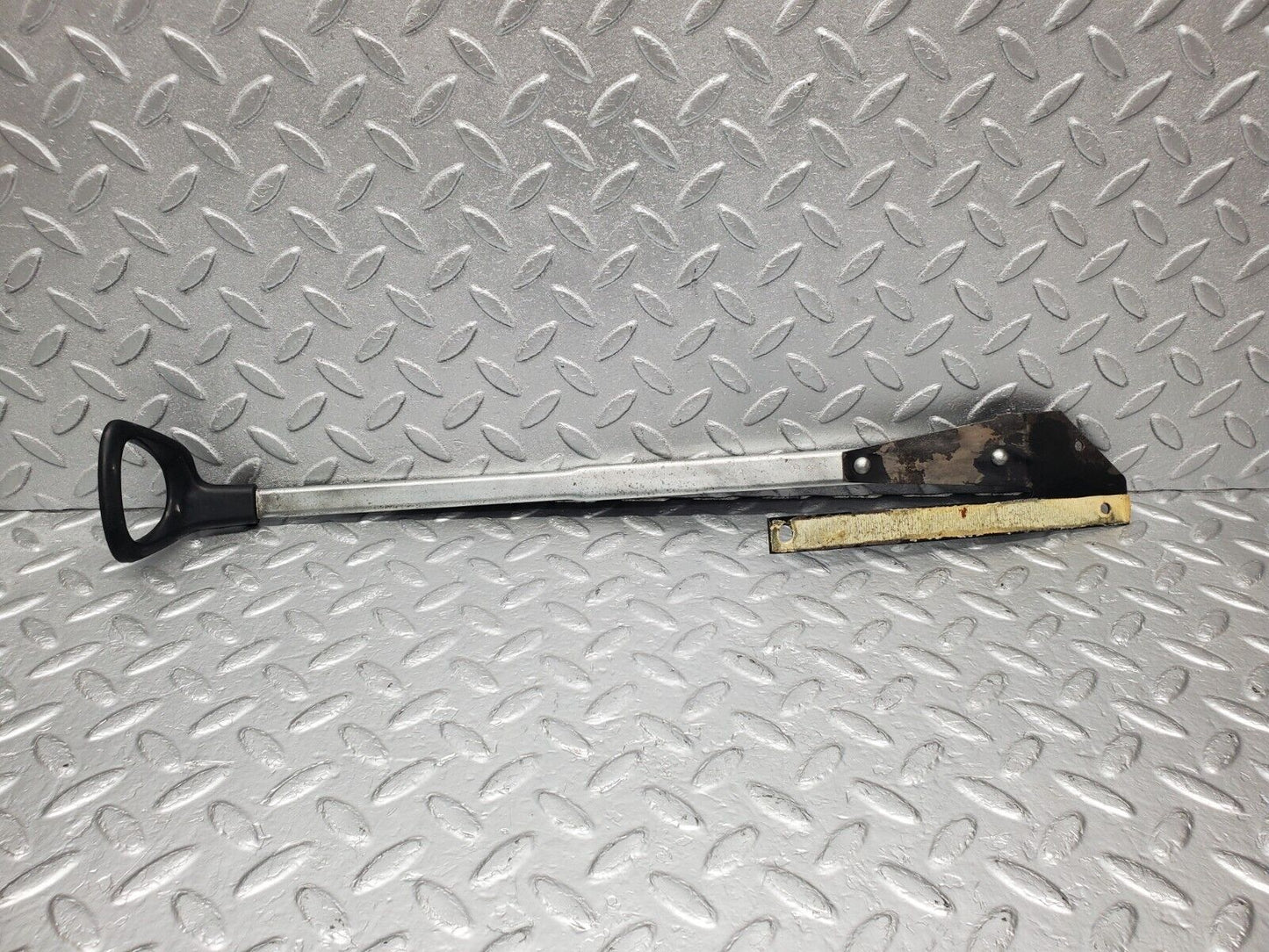 46624 Mercedes-Benz C123 280CE Coupe Front Right Seat Sliding Adjust Handle