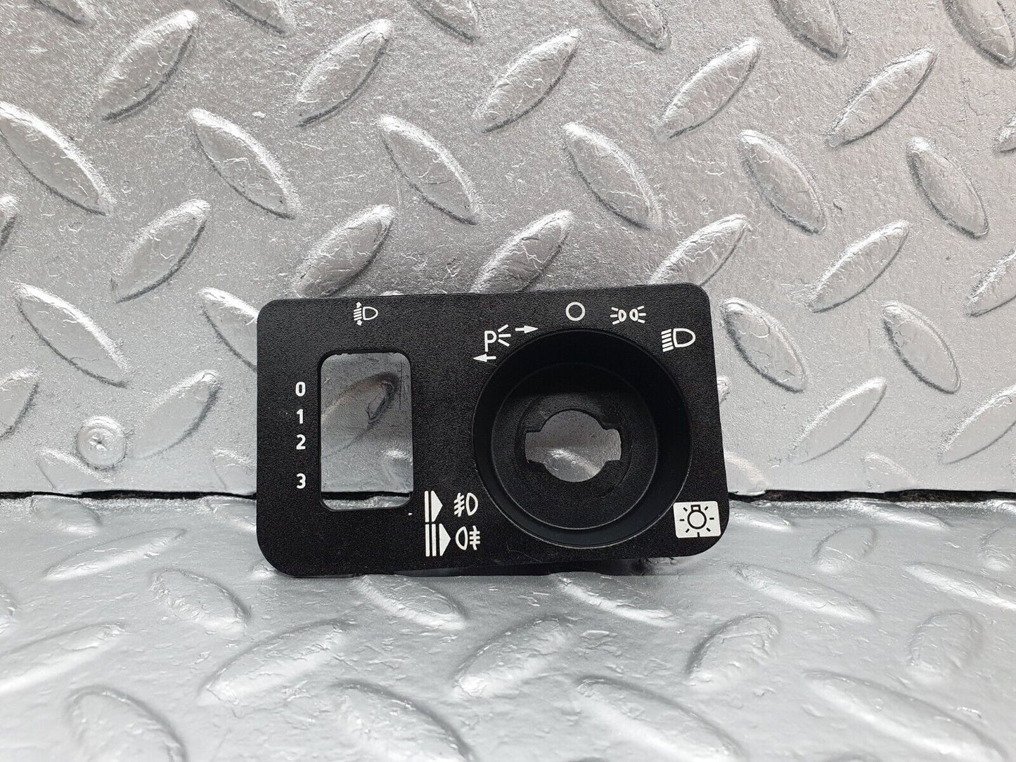 42938 Mercedes-Benz W201 190 Light Switch Trim Cover 2016890880