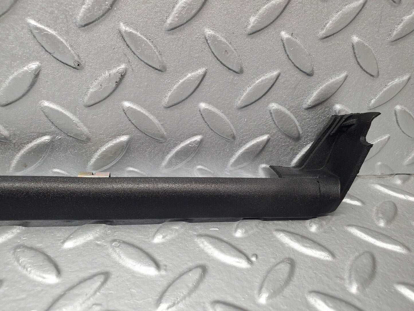 46975 Mercedes-Benz R129 320SL Coupe Right Door Seal Window Weatherstrip