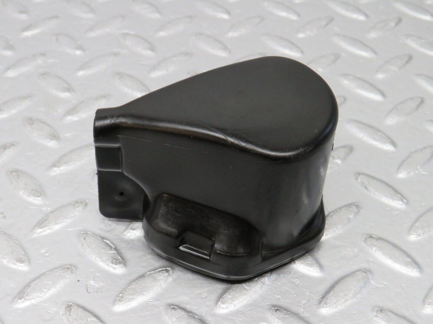 38861 Mercedes-Benz W201 190E 2.6L Ignition Coil Cover Cap 0001582285