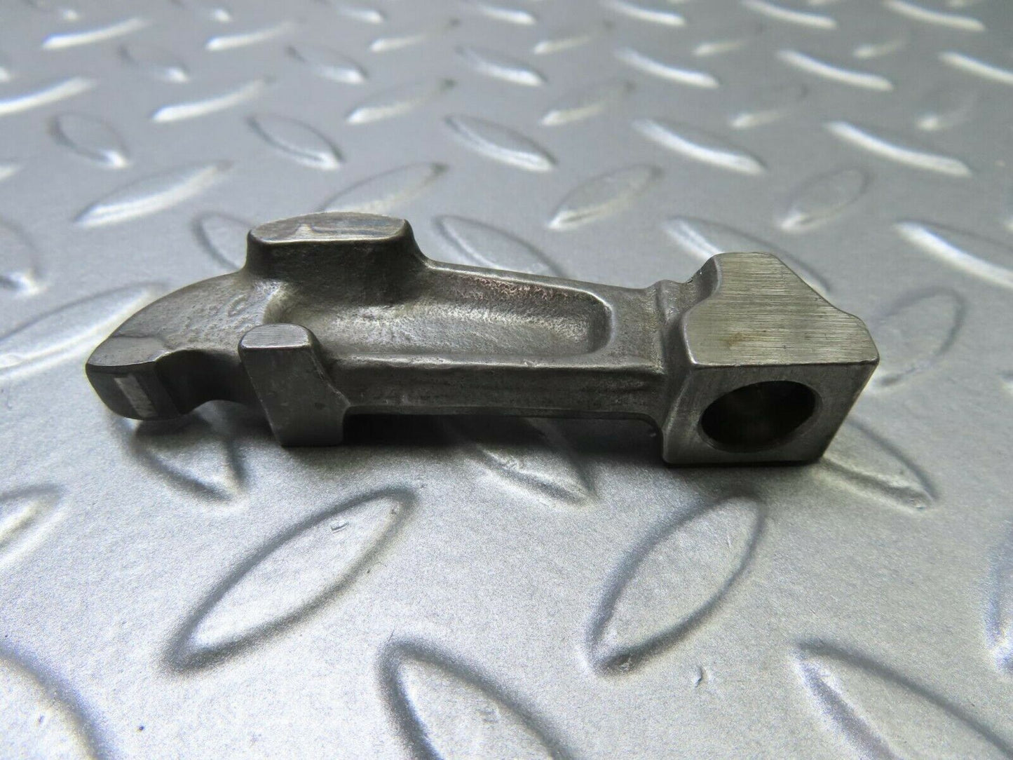9133 Mercedes-Benz W108 Valve Rocker Arm With Retaining Spring