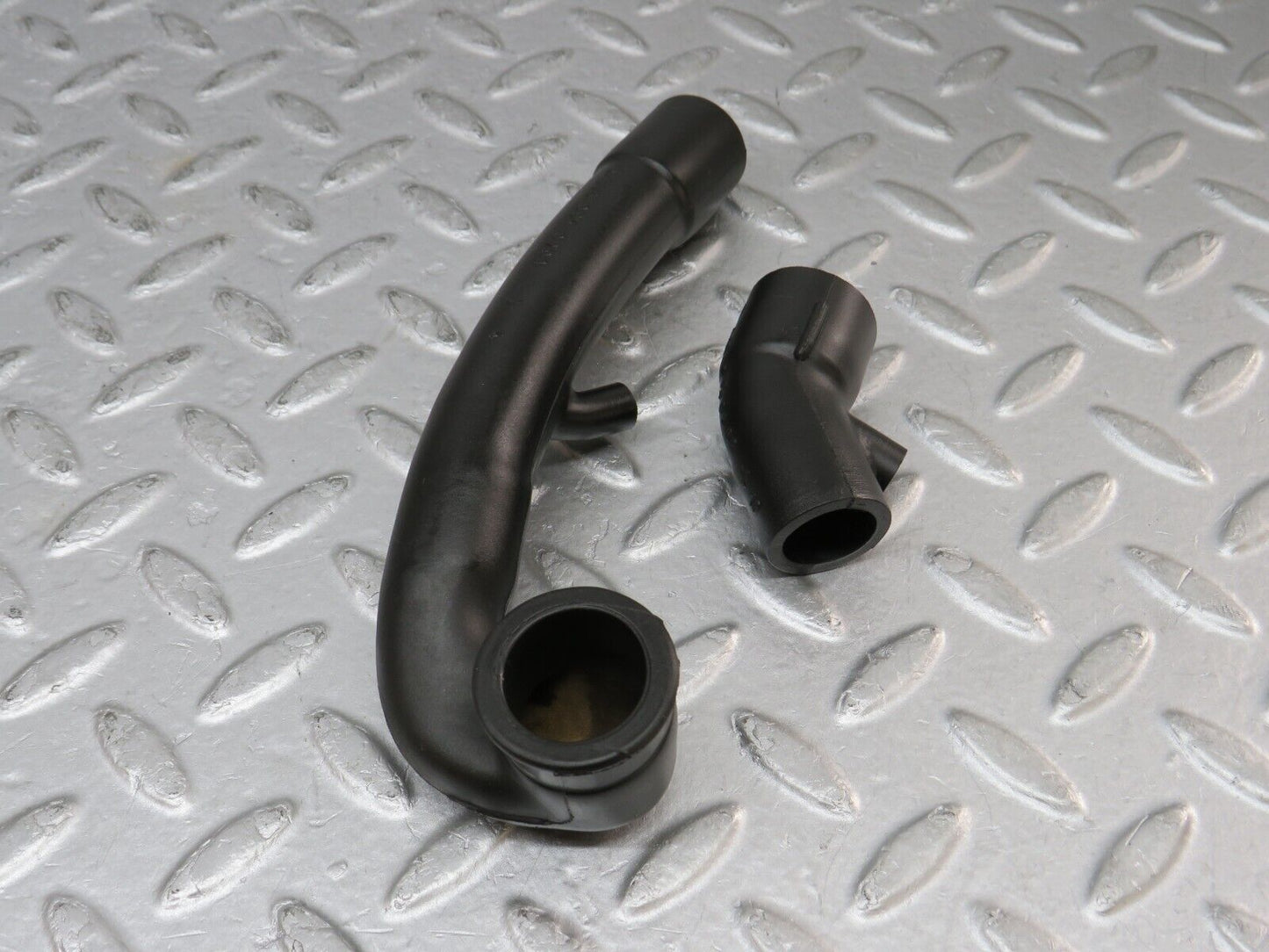 36281 Mercedes-Benz W126 420SE Crankcase Breather Hose Pipe 2x 1160940791 1170940882