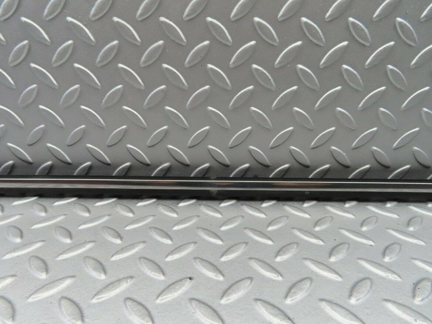 5882 Mercedes-Benz W123 200 Centre Door Chrome Trim Front Right