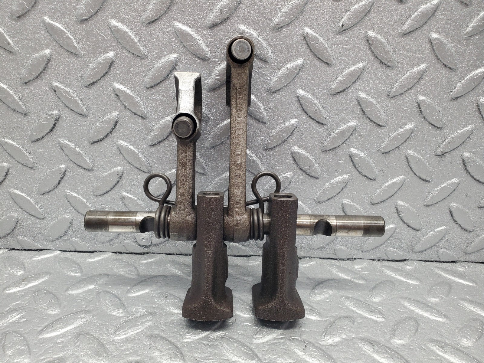 W112 rocker arm support arm shaft used OEM