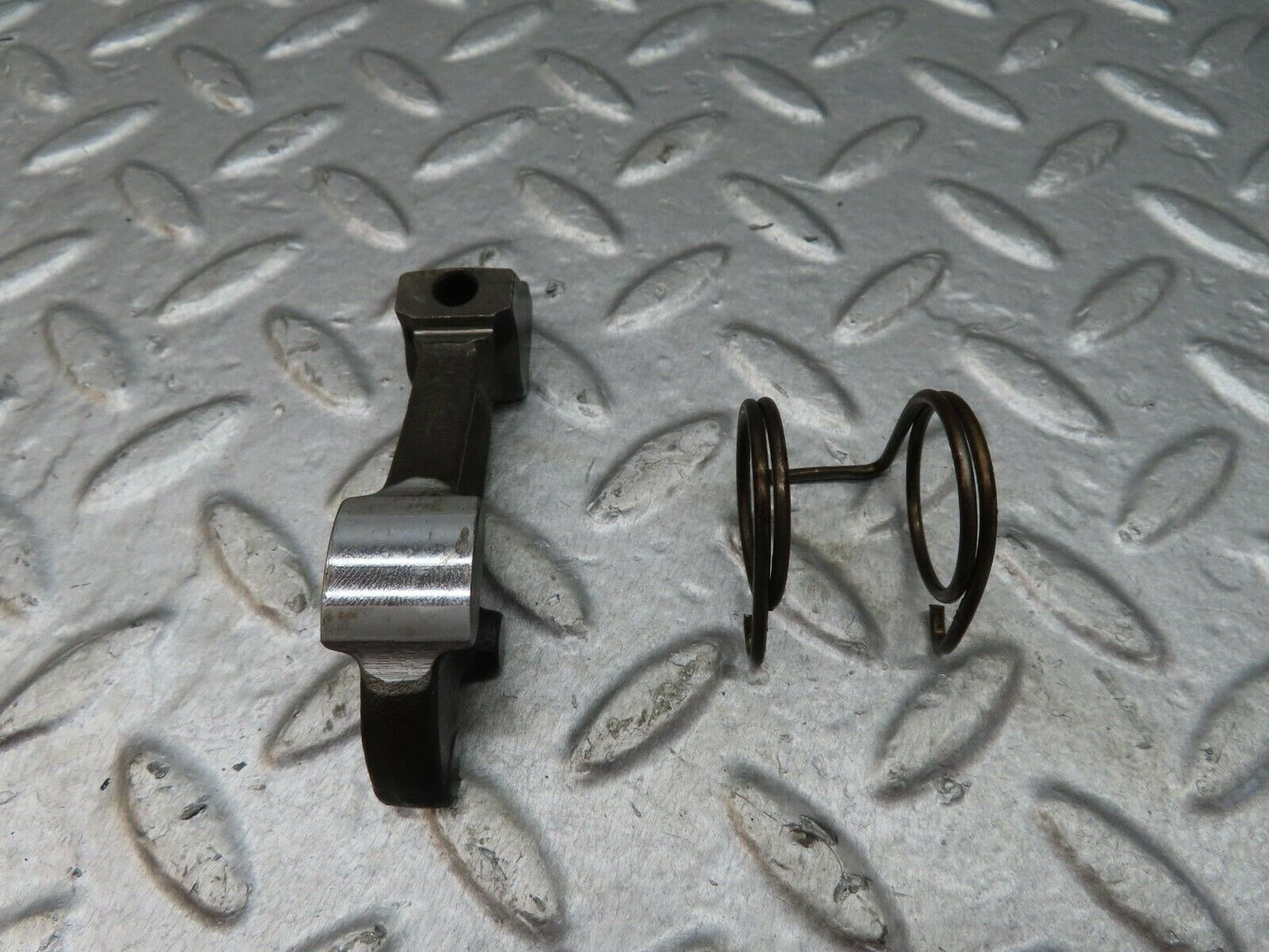 18063 Mercedes-Benz W123 200 Valve Rocker Arm With Retaining Spring