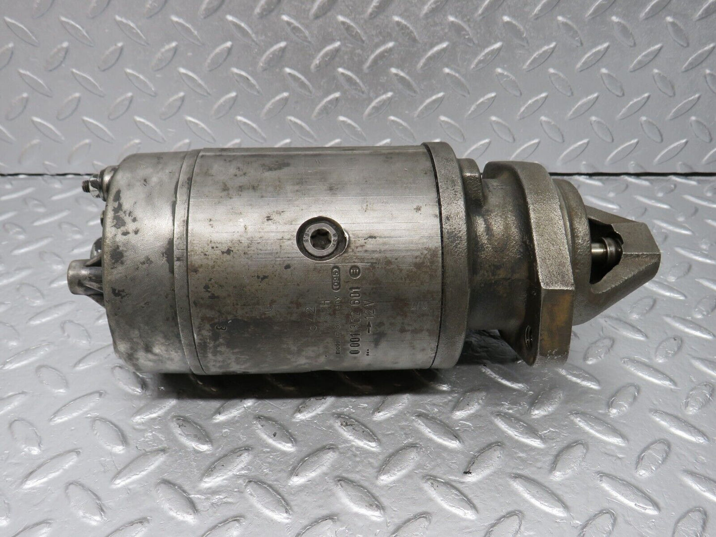 40701 Mercedes-Benz W123 300D Starter Motor Bosch 0001362601 0331402542