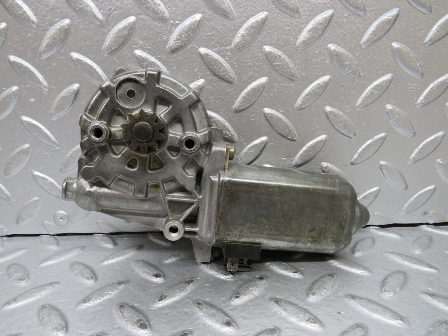 30064 Porsche 924 Right Door Window Regulator Motor Bosch 0130821119
