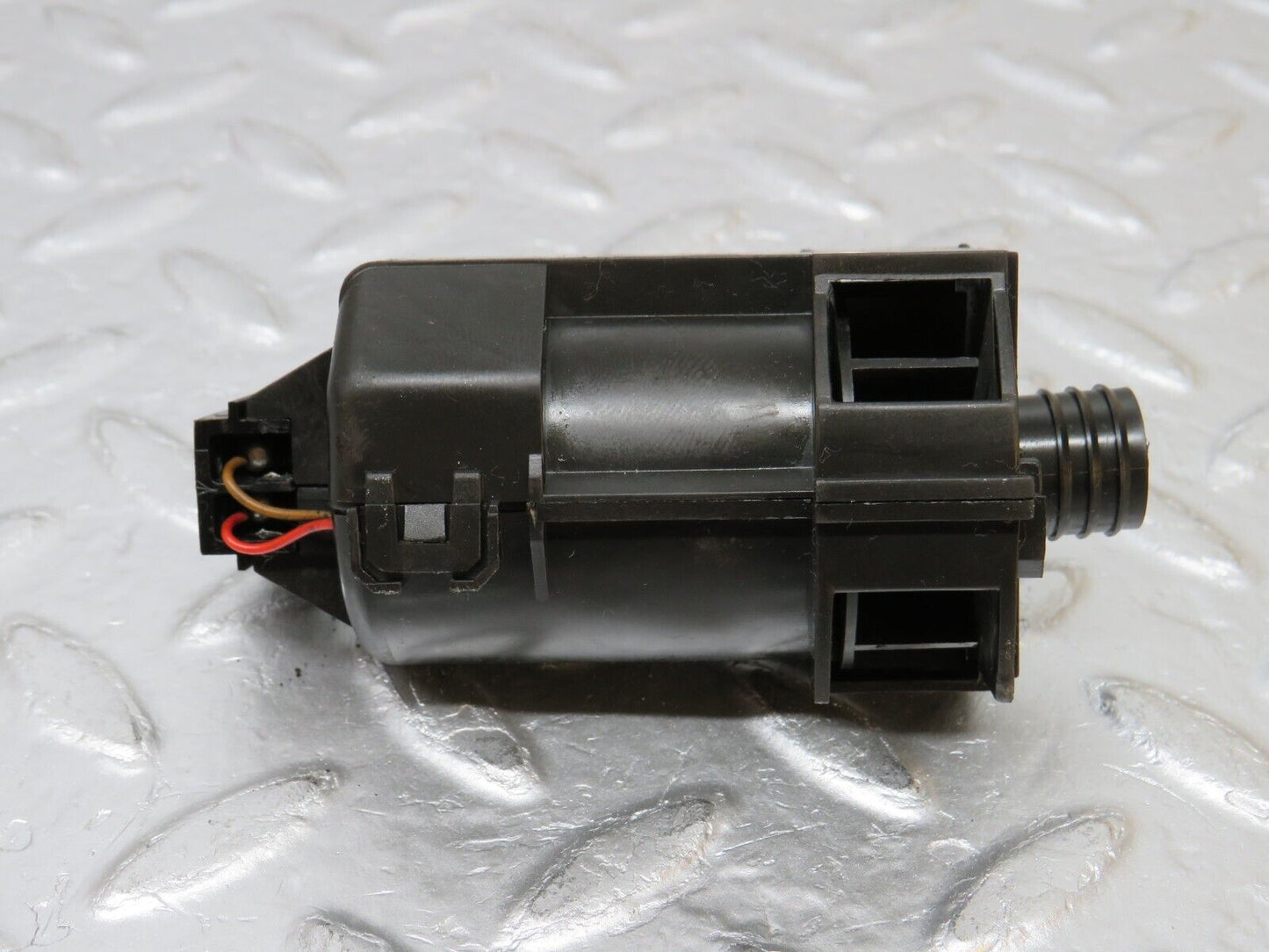 32408 Mercedes-Benz S124 300TE Wagon Temperature Sensor